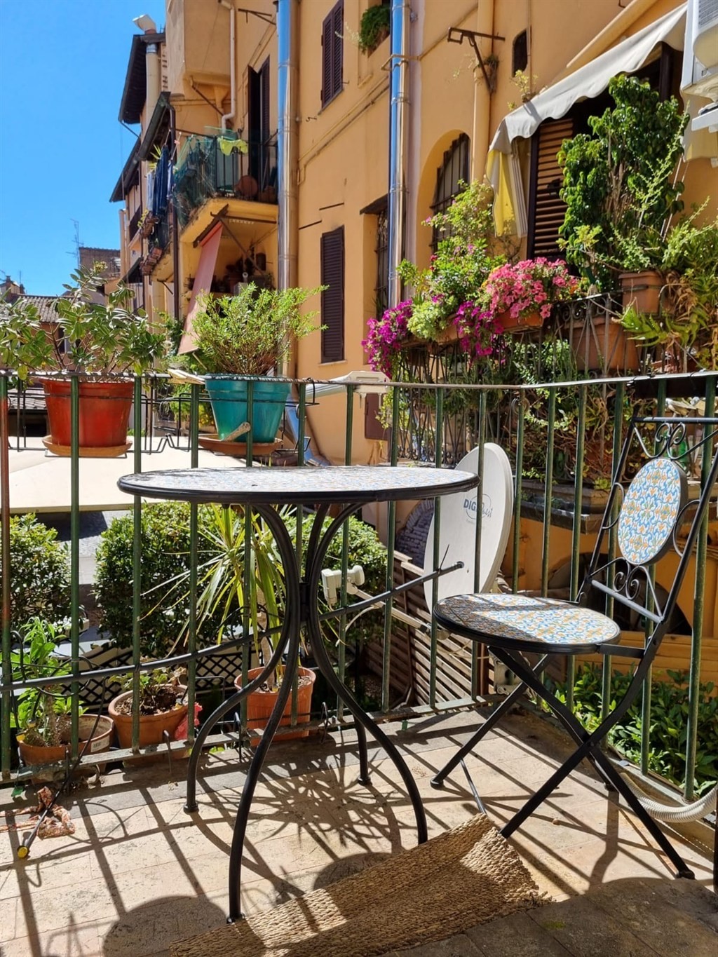 Trastevere - Via Del moro